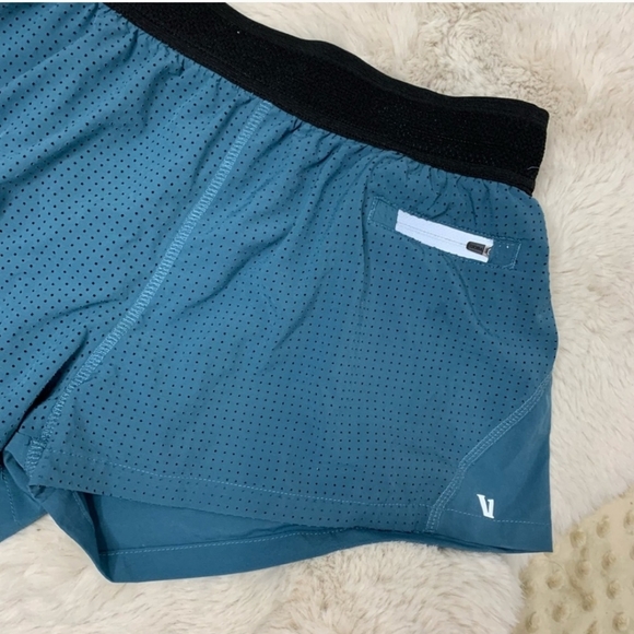 Vuori chase performance shorts - Picture 3 of 3